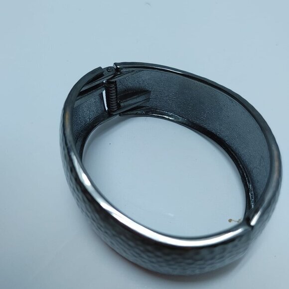 ⭐️3/$30 Vintage Artizan GunMetal Hammered Cuff Bracelet Open Wide Retro Jewelry - Picture 5 of 7